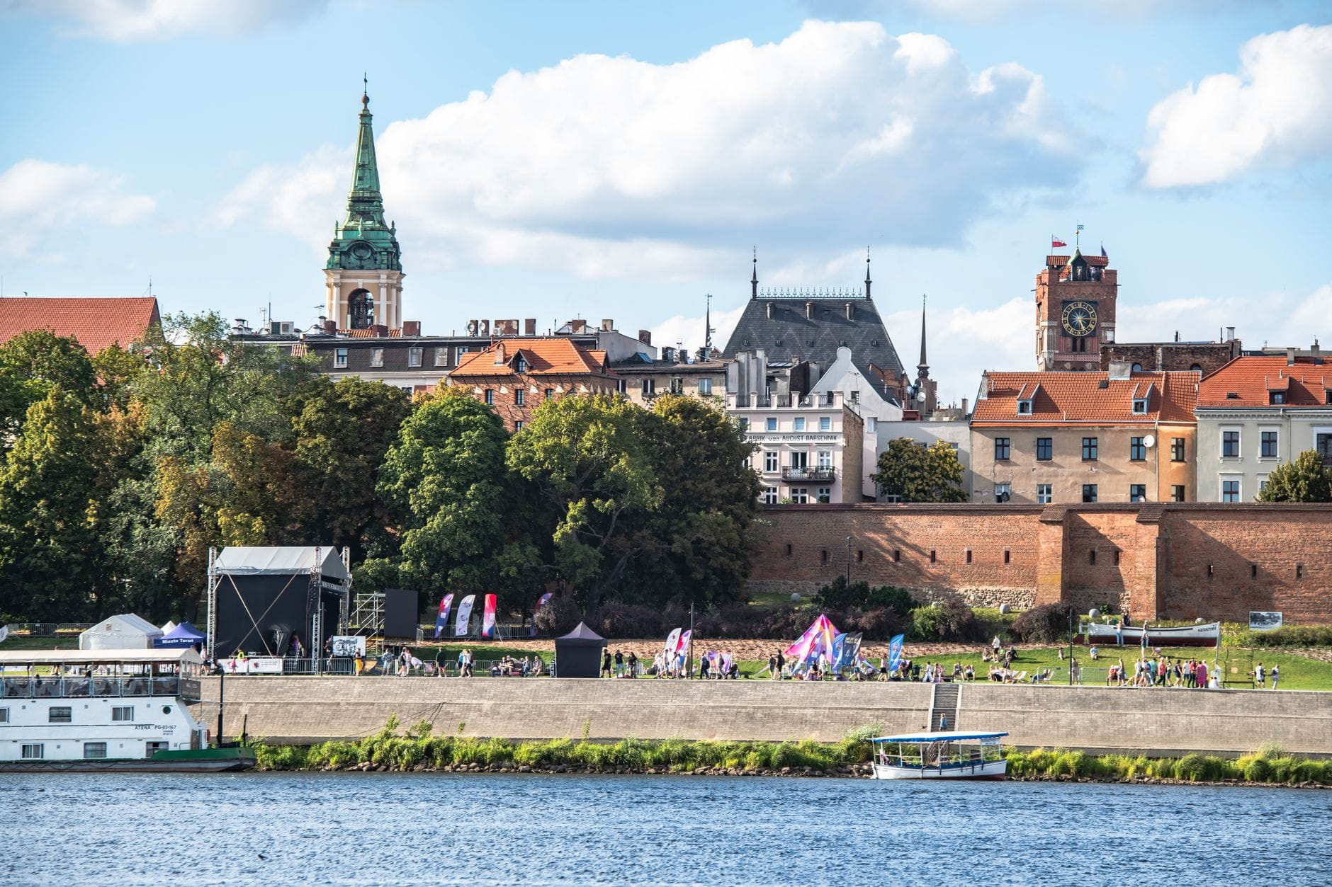 Najpiękniejsze miejskie festiwale salsy: od klimatycznych plenerów po klubowe maratony
